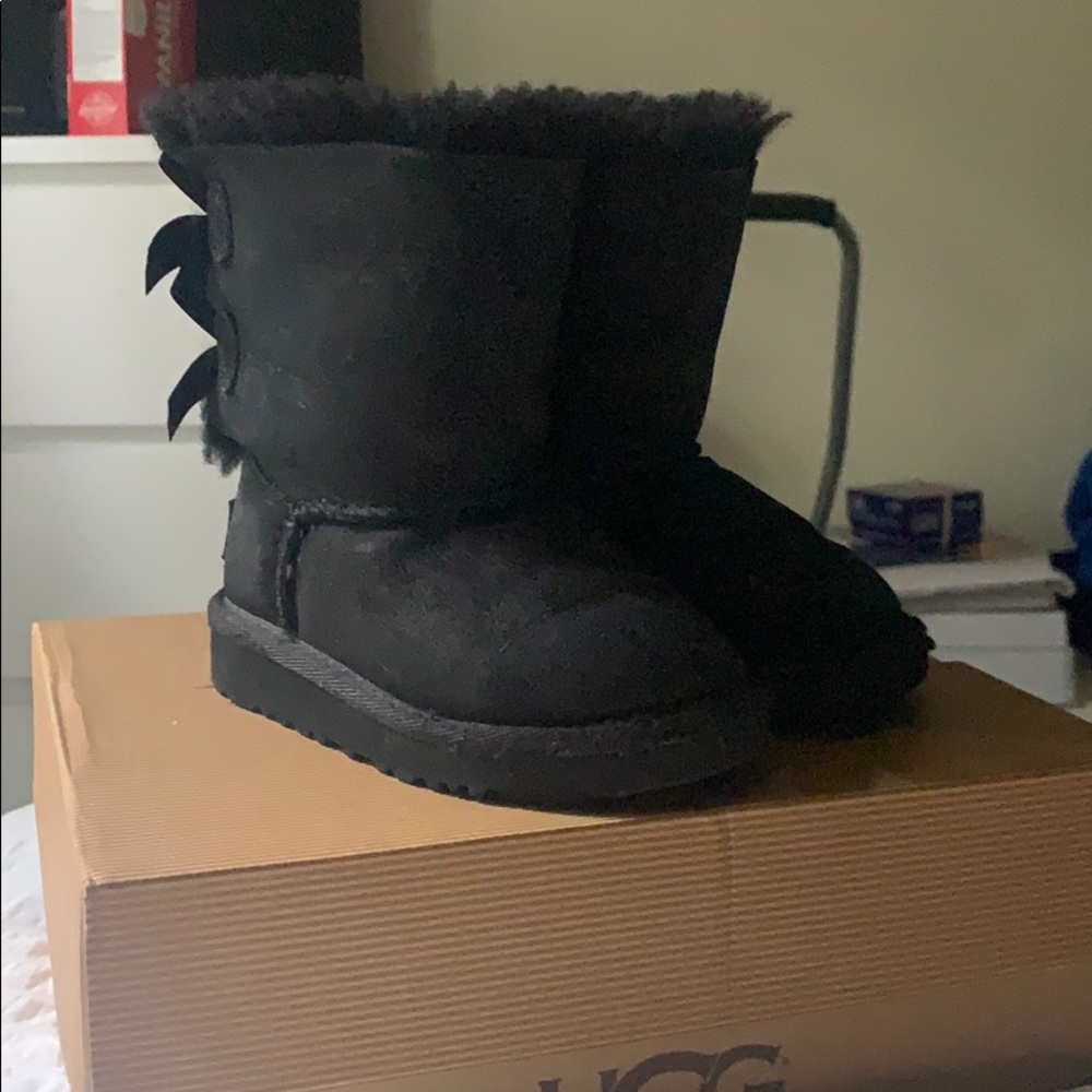 Ugg Bailey Bow boots black size 7